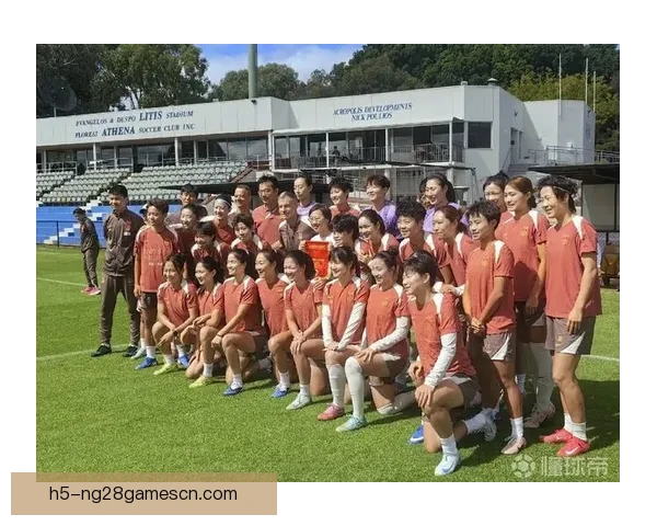 中国女足珀斯首训 唐佳丽单练陈巧珠缺席